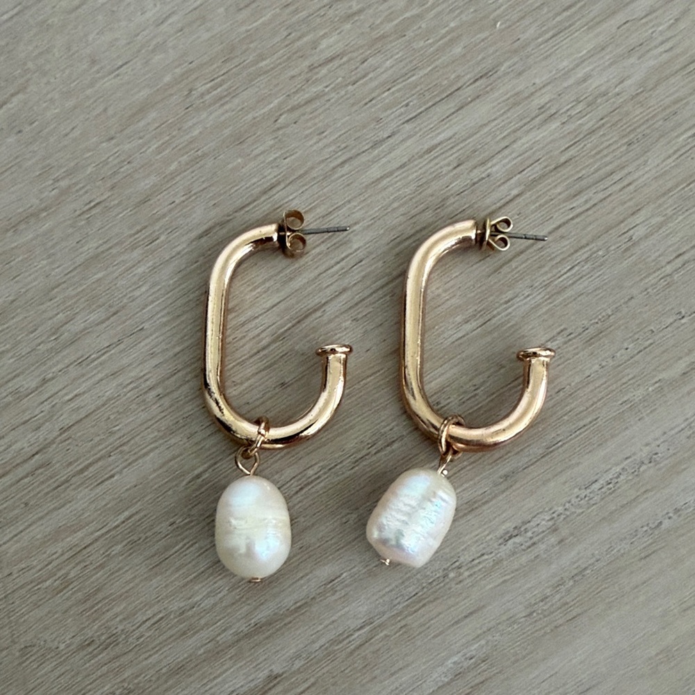 Elegant Gold Pearl Drop Earrings